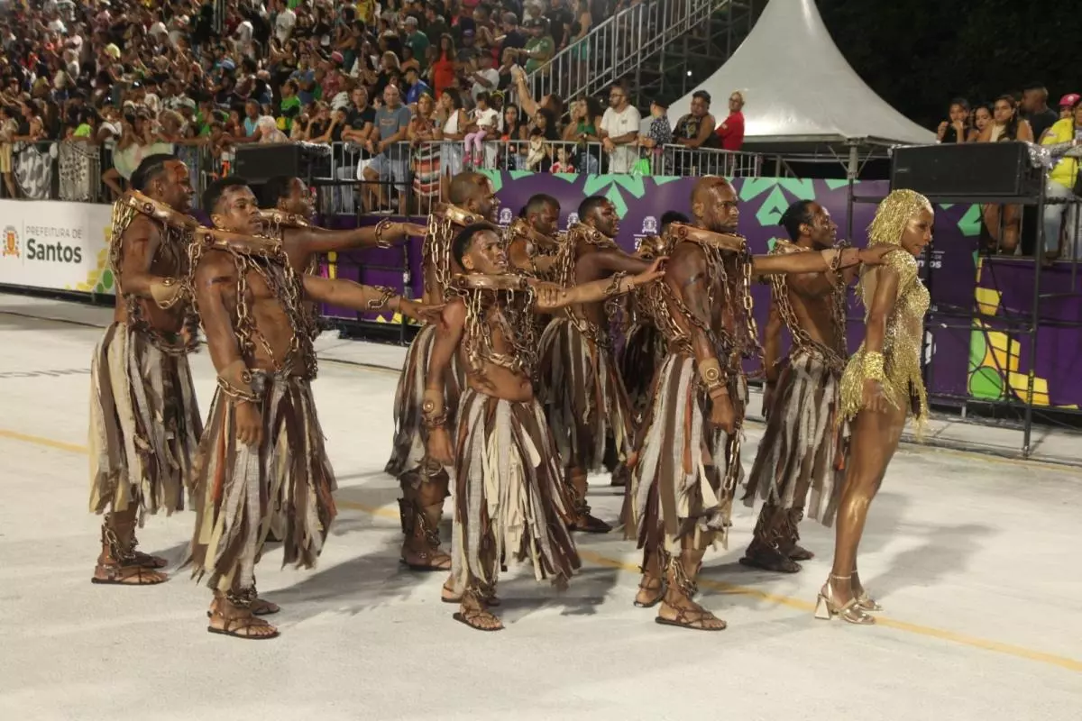 Favorita ao título, a tradicional União Imperial, deu show na primeira noite do carnaval santista. A agremiação fez o melhor desfile da noite.